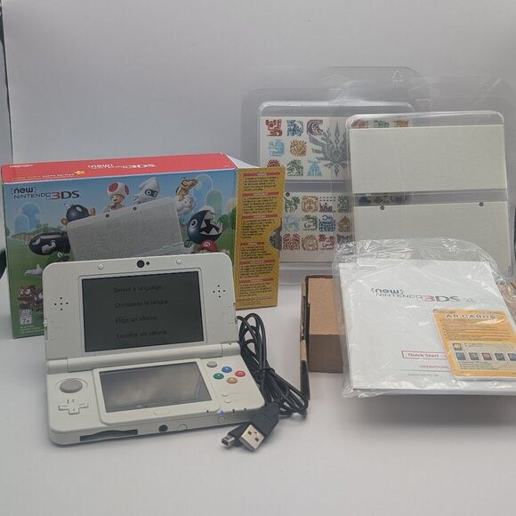 Nintendo 3DS Super Mario Limited White Edition + 2 extra cases - Picture 1 of 10